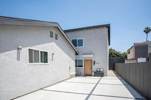 4366 Toland Way in Los Angeles, CA - Building Photo