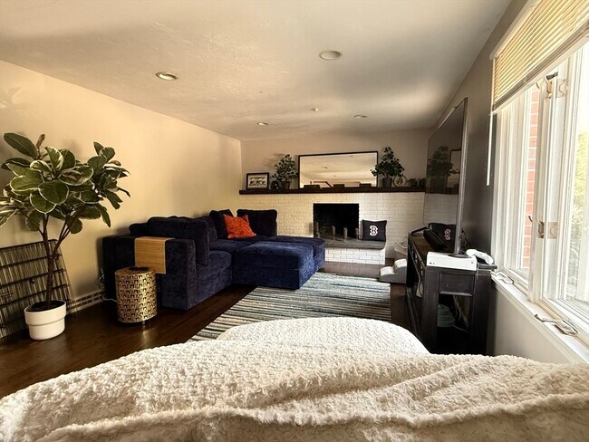 26 Hammond Pond Pkwy in Brookline, MA - Building Photo - Building Photo