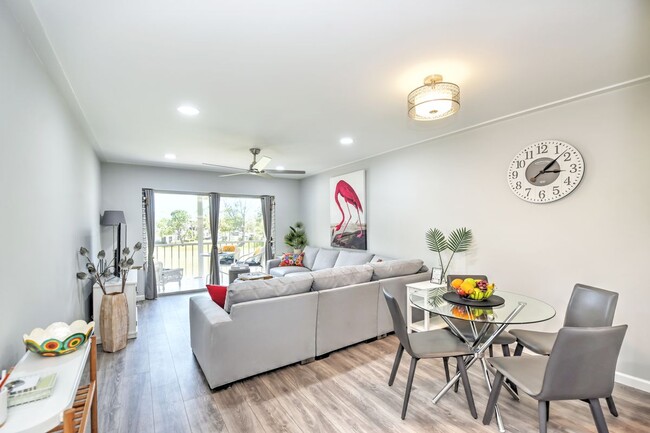 170 Turtle Lake Ct in Naples, FL - Foto de edificio - Building Photo