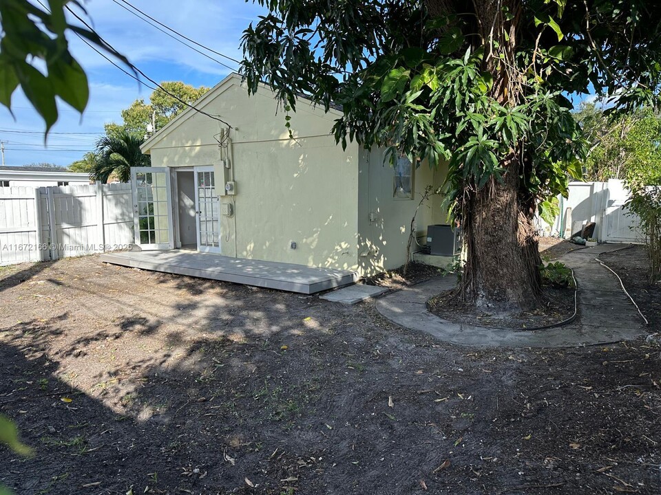 1206 N 17th Ave in Hollywood, FL - Building Photo