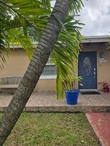 6364 SW 33rd St in Miami, FL - Building Photo