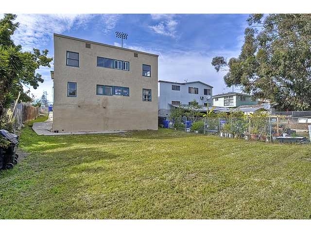 423 Gloria St in San Diego, CA - Foto de edificio - Building Photo