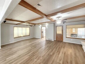 2325 Ravenwood Dr in Grand Prairie, TX - Building Photo - Building Photo