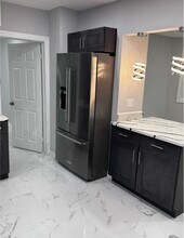 23 Holden St, Unit 2 in Clifton, NJ - Foto de edificio - Building Photo