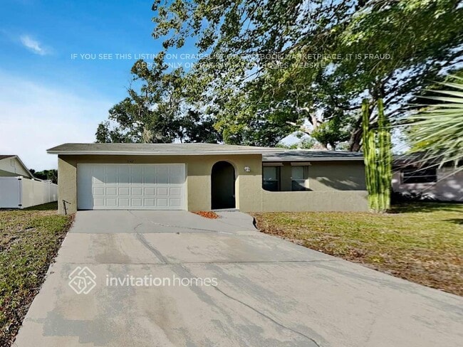 property at 1542 Canterbury Cir