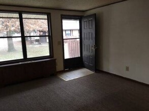 3168 34th St NE-Unit -Apt L in Canton, OH - Foto de edificio - Building Photo