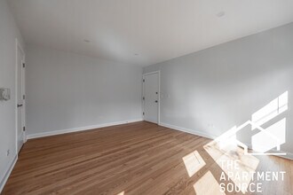 5824 W Lawrence Ave in Chicago, IL - Foto de edificio - Building Photo