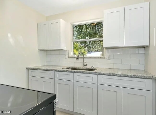 3047 S Peninsula Dr in Daytona Beach, FL - Building Photo - Building Photo