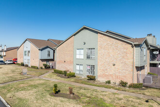 Westwood Gardens Condominiums in Houston, TX - Building Photo - Building Photo