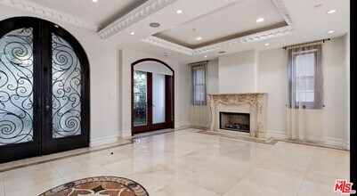 332 S Almont Dr in Beverly Hills, CA - Building Photo - Building Photo