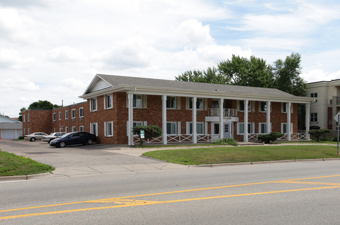 Golden Apartments in Hopkins, MN - Building Photo