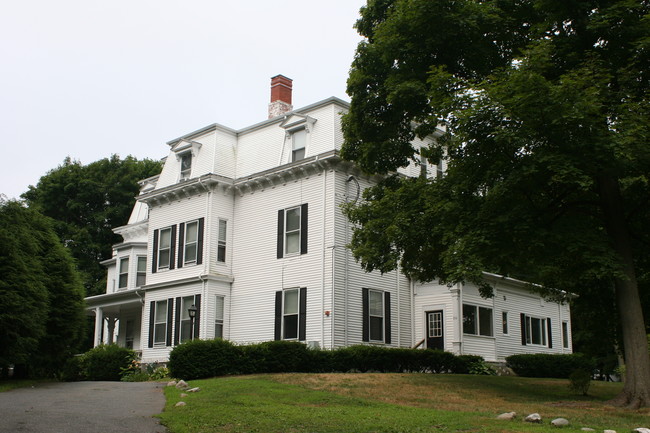 216 Lowell St in Peabody, MA - Foto de edificio - Building Photo