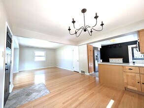 2202 N 116th St in Wauwatosa, WI - Building Photo - Building Photo