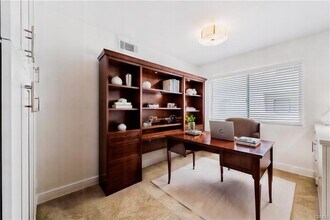 12390 Chandler Blvd in Los Angeles, CA - Building Photo - Building Photo