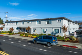 Royal Gardens Apartments in Livermore, CA - Building Photo - Building Photo