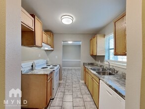 1701 Cardinal Dr in Ennis, TX - Foto de edificio - Building Photo