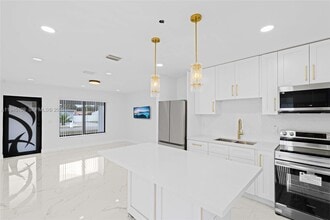 3030 NW 99th St in Miami, FL - Building Photo - Building Photo