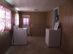215 E 25th Ave in Torrington, WY - Foto de edificio - Building Photo