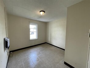 242 C St in Lake Wales, FL - Building Photo - Building Photo