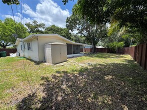 5122 SW 92nd Ter in Cooper City, FL - Foto de edificio - Building Photo