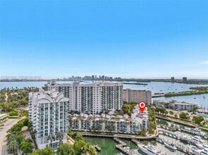 7914 Harbor Island Dr in North Bay Village, FL - Building Photo - Building Photo