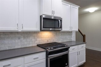 1330 Heights Park Dr in Atlanta, GA - Building Photo - Building Photo