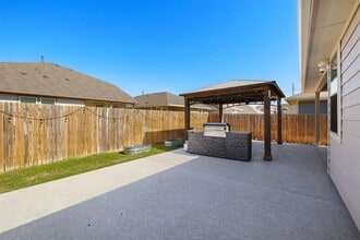 113 Lyrebird Ln in Hutto, TX - Building Photo - Building Photo