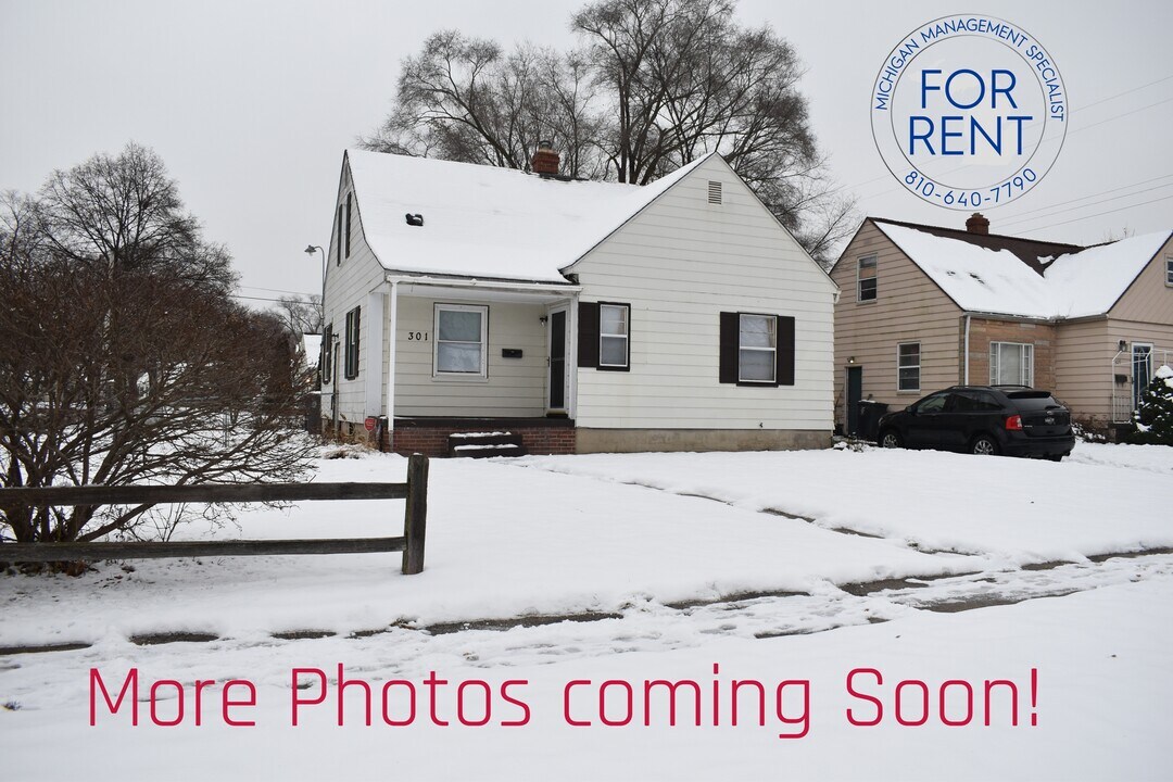 301 Chandler Ave in Flint, MI - Building Photo