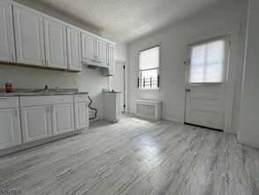 526 Valley Brook Ave in Lyndhurst, NJ - Building Photo - Building Photo