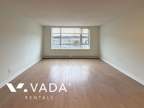 10777 University Dr in Surrey, BC - Building Photo - Building Photo