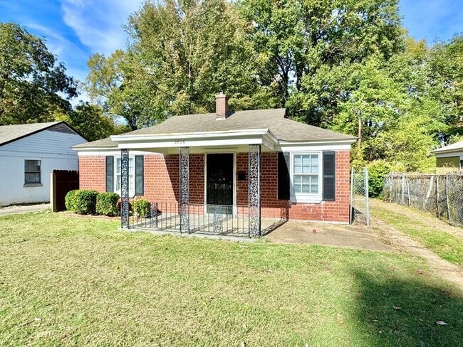 2736 Dunn Ave in Memphis, TN - Foto de edificio - Building Photo