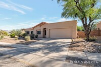 588 N Arcon Ct E in Tucson, AZ - Foto de edificio - Building Photo