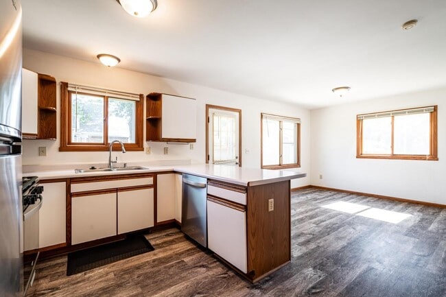 1502-1504 S 101st St in West Allis, WI - Building Photo - Building Photo