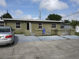 2701 NW 21st St in Fort Lauderdale, FL - Building Photo