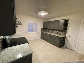 7026 Spring Leaf in San Antonio, TX - Building Photo - Building Photo