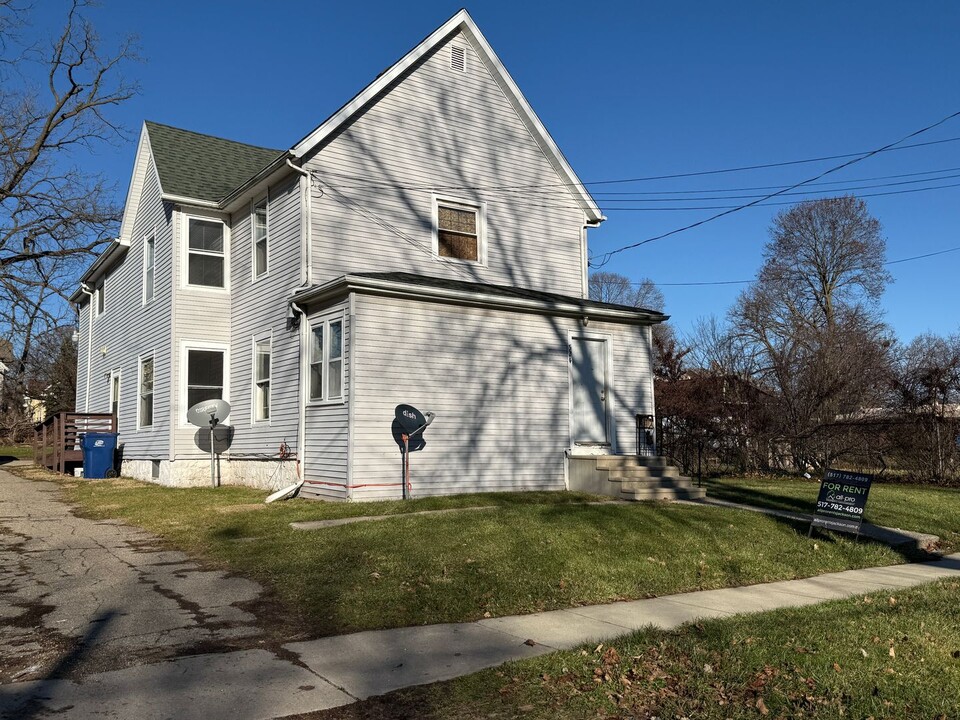 324 Union St in Jackson, MI - Building Photo