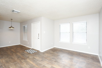 Lamar Place Apartments in Austin, TX - Building Photo - Interior Photo