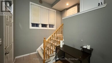 3030 Breakwater Ct in Mississauga, ON - Building Photo - Building Photo