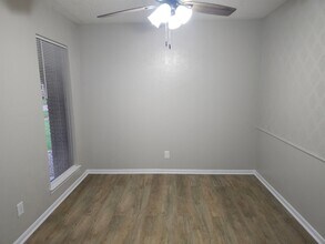 3008 Tipps Dr, Unit 9-14 in Nederland, TX - Building Photo - Building Photo