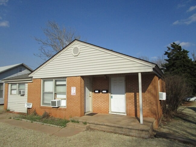 property at 1008 N Bradley St