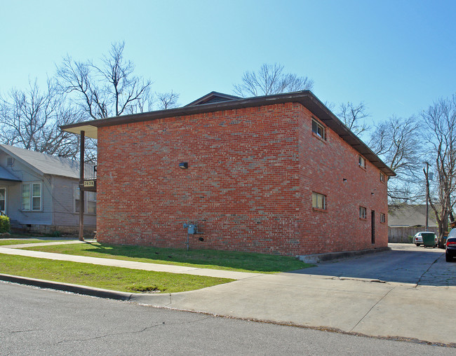 2628 E 8th St in Tulsa, OK - Foto de edificio - Building Photo