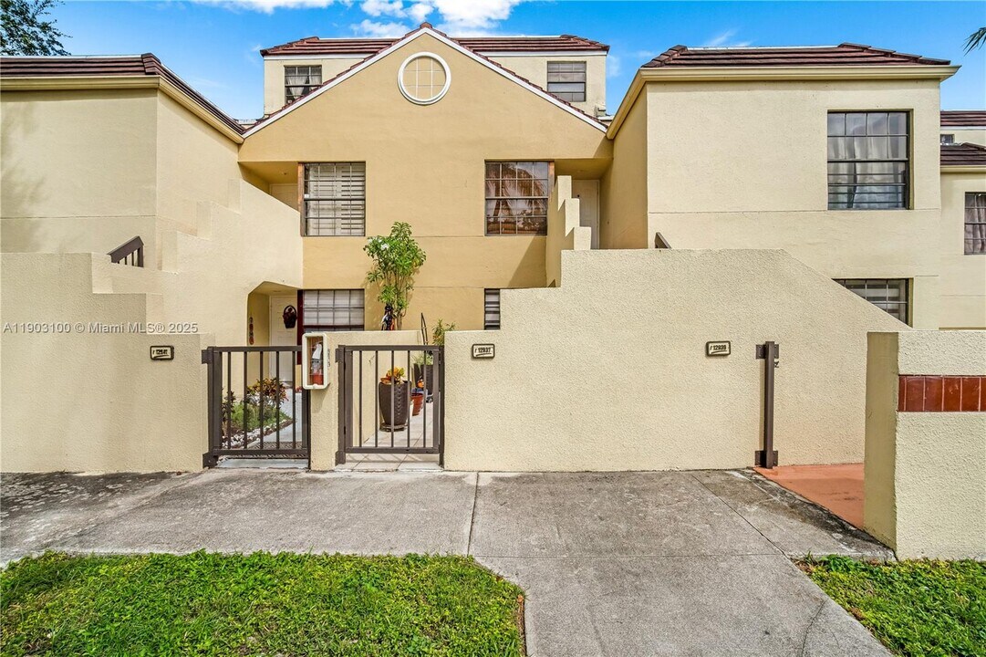 12937 SW 88th Ln in Miami, FL - Building Photo