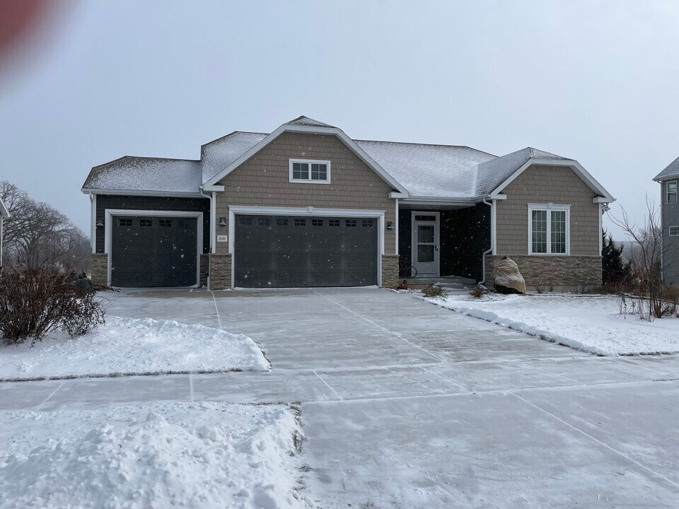 2622 Mica Rd in Fitchburg, WI - Building Photo