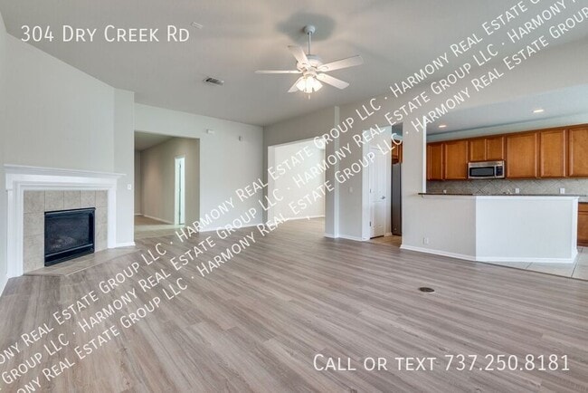 304 Dry Creek Rd in Austin, TX - Building Photo - Building Photo