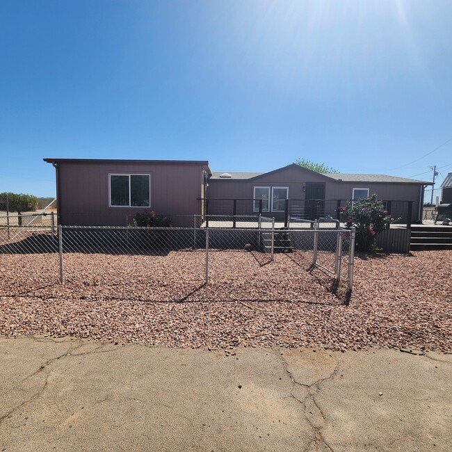 21533 W Laura St in Wittmann, AZ - Building Photo - Building Photo