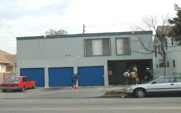 1708 Pine Ave in Long Beach, CA - Building Photo