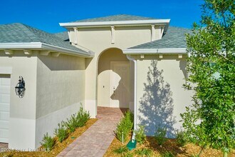 5940 Manzanita Way in Vero Beach, FL - Foto de edificio - Building Photo