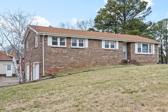 1556 N Liberty Church Rd in Clarksville, TN - Building Photo - Building Photo