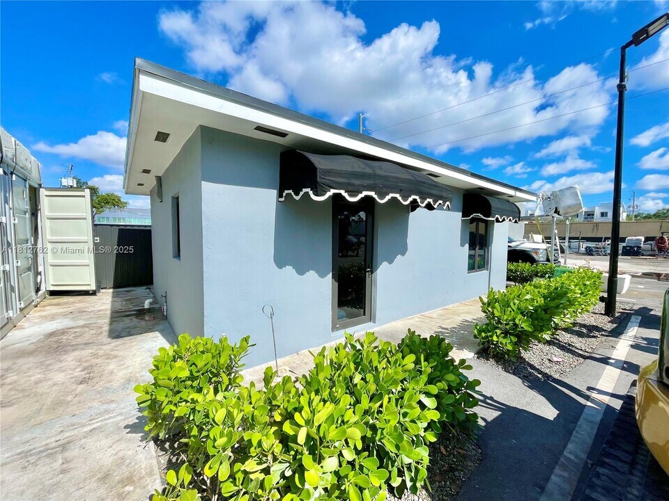 2180 NW 23rd Ct in Miami, FL - Foto de edificio