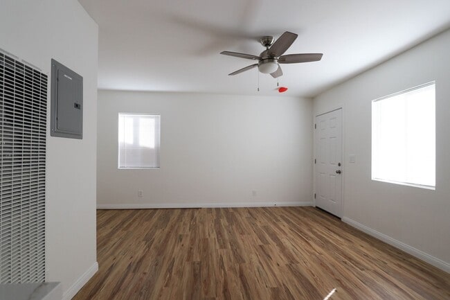 169-169 1/2 E 67th St in Long Beach, CA - Building Photo - Building Photo